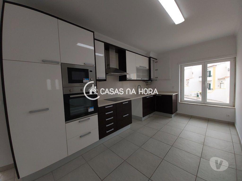 Apartamentos a venda Mafra - Fotos para EXCELENTE MORADIA V3 + 1 3 Pisos REMODELADA Próximo ao Centro