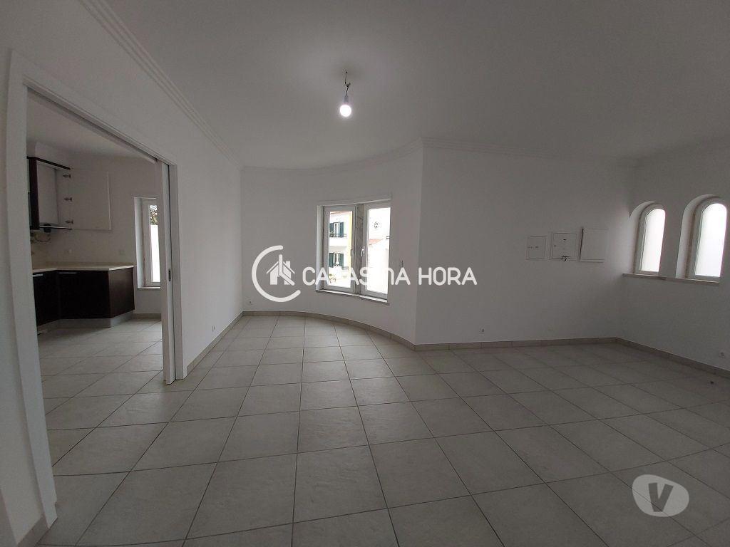 Apartamentos a venda Mafra - Fotos para EXCELENTE MORADIA V3 + 1 3 Pisos REMODELADA Próximo ao Centro