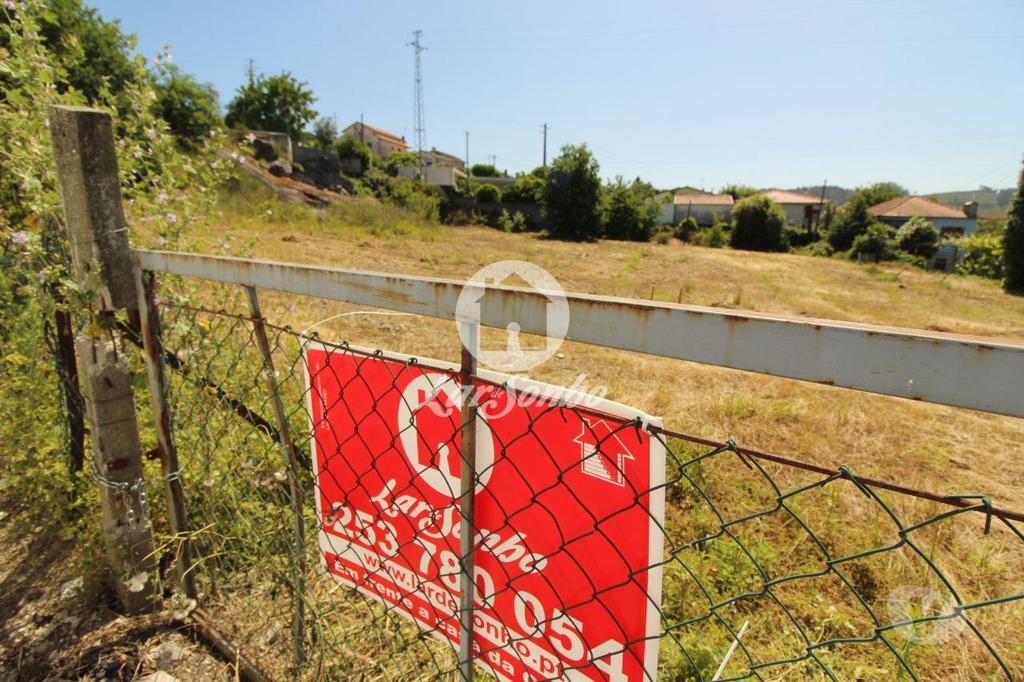 Terrenos Fafe - Fotos para Fafe-Terreno com 3.372m2 em Arões S.Romão (256-T-00459)