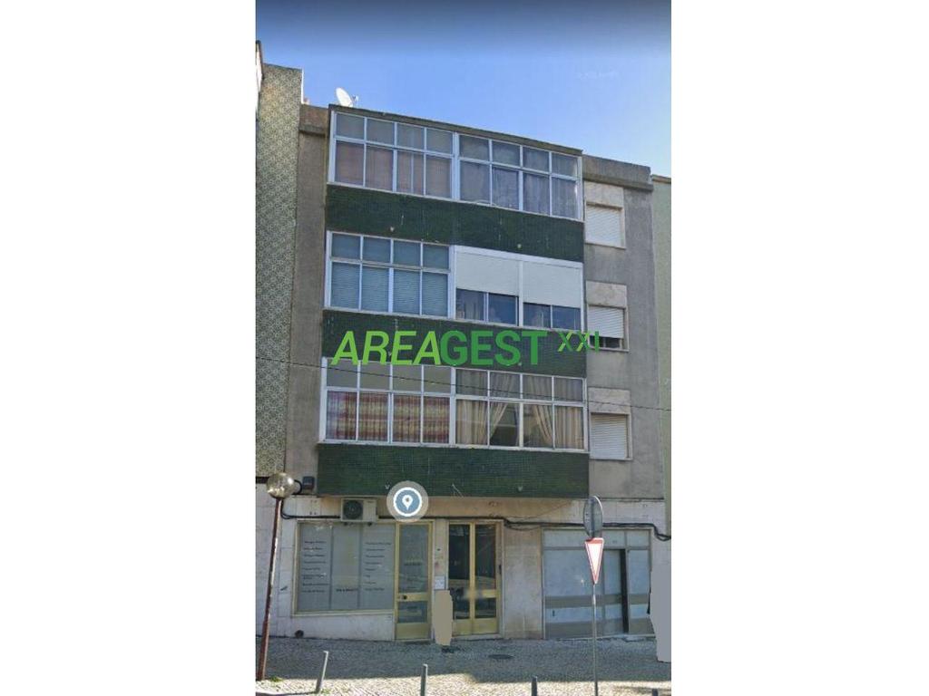 Comprar Loja Amadora - Fotos para Loja Armazém para venda com rendimento, na Falagueira-Amadora