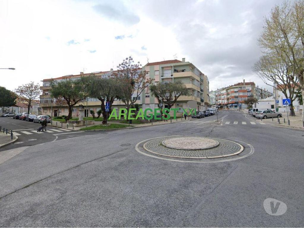 Comprar Loja Amadora - Fotos para Loja Armazém para venda com rendimento, na Falagueira-Amadora
