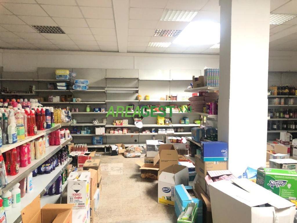 Comprar Loja Amadora - Fotos para Loja Armazém para venda com rendimento, na Falagueira-Amadora