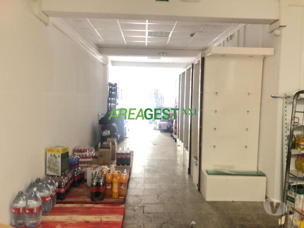 Comprar Loja Amadora - Fotos para Loja Armazém para venda com rendimento, na Falagueira-Amadora