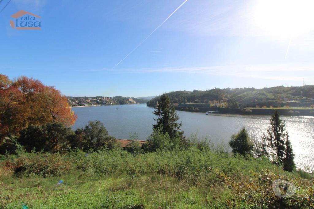 Terrenos Gondomar - Fotos para Terreno com 653 m2 para a construção de mordia de 4 Frentes com