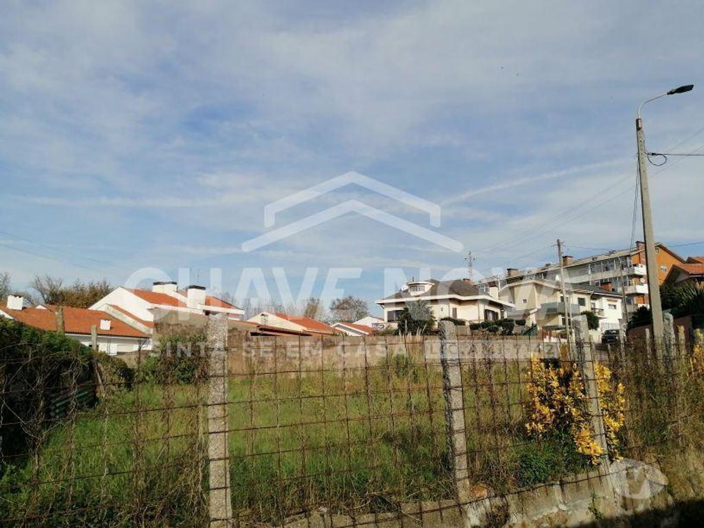 Comprar Loja Vila Nova de Gaia - Fotos para Terreno em Valadares p a Moradia Térrea c Piscina