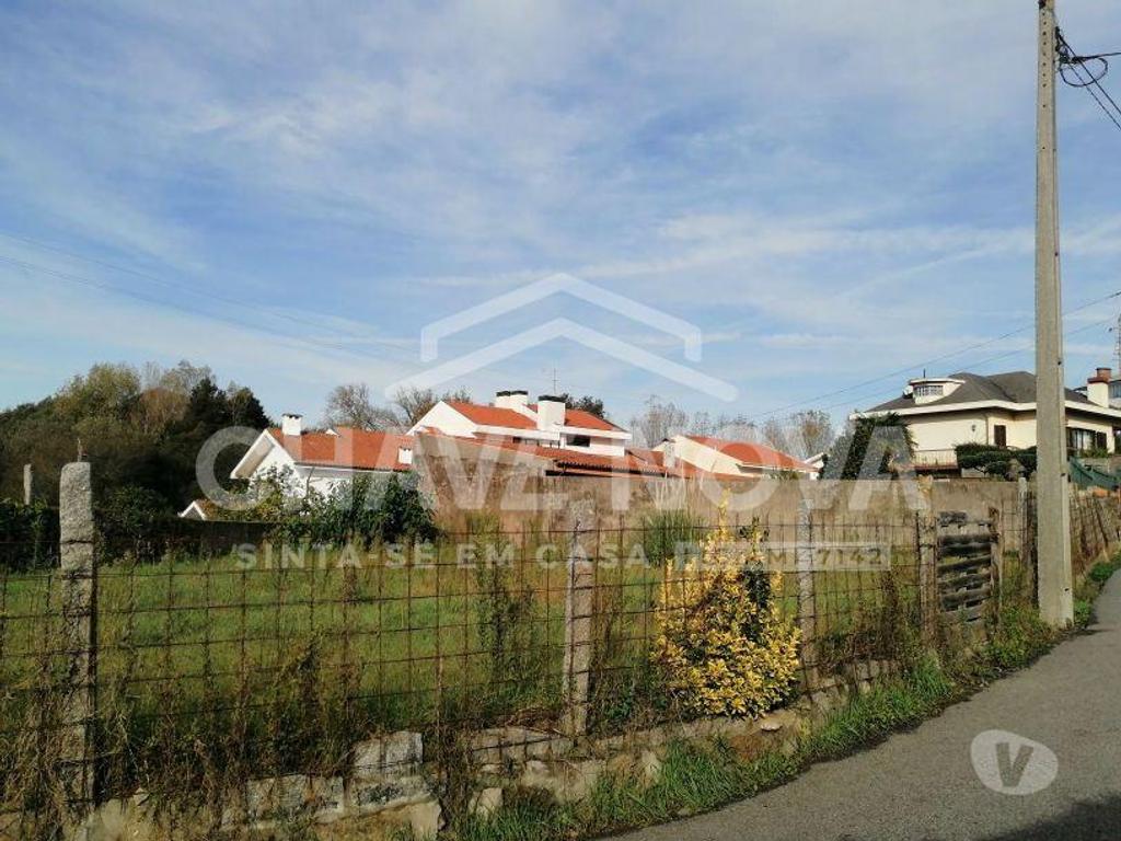 Comprar Loja Vila Nova de Gaia - Fotos para Terreno em Valadares p a Moradia Térrea c Piscina