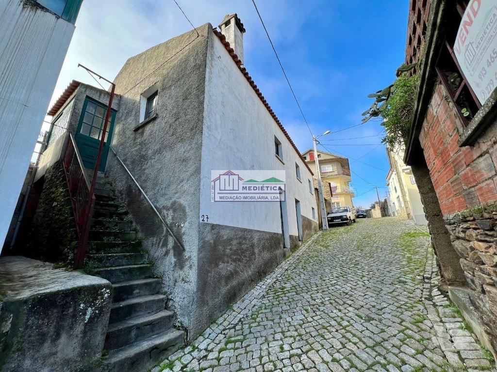 Apartamentos a venda Alfândega da Fé - Fotos para Moradia para Recuperar - Centro da Vila de Alfândega da Fé