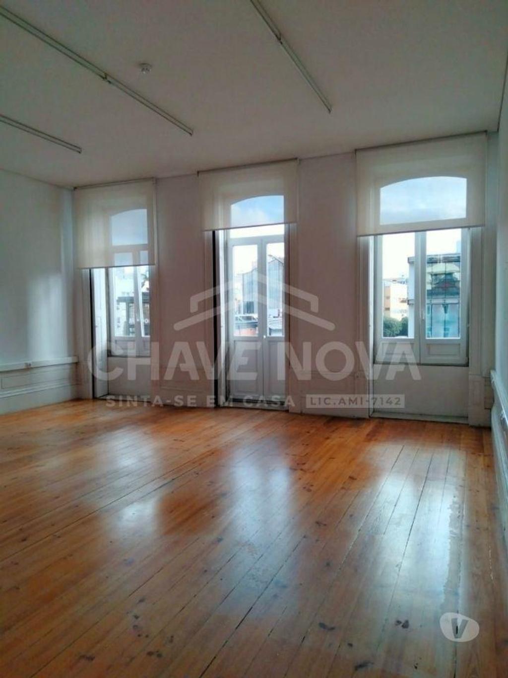 Comprar Loja Porto - Fotos para Moradia para Serviços - Av. da Boavista, Bessa
