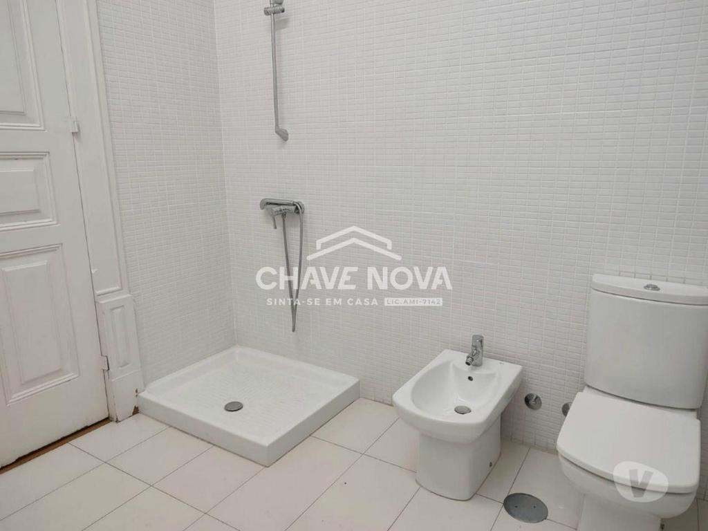 Comprar Loja Porto - Fotos para Moradia para Serviços - Av. da Boavista, Bessa