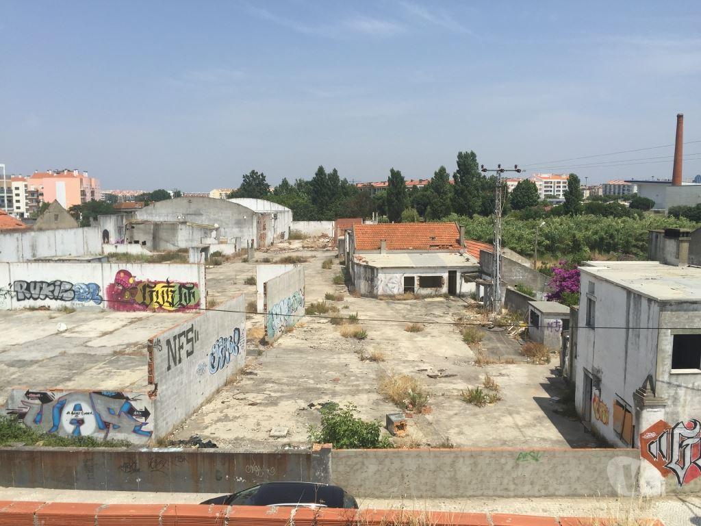 Terrenos Montijo - Fotos para Montijo, terreno com armazéns em ruínas para venda (JPCX-2002782)
