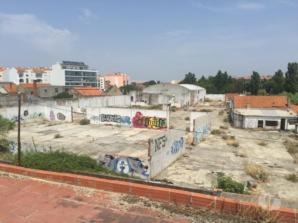 Terrenos Montijo - Fotos para Montijo, terreno com armazéns em ruínas para venda (JPCX-2002782)