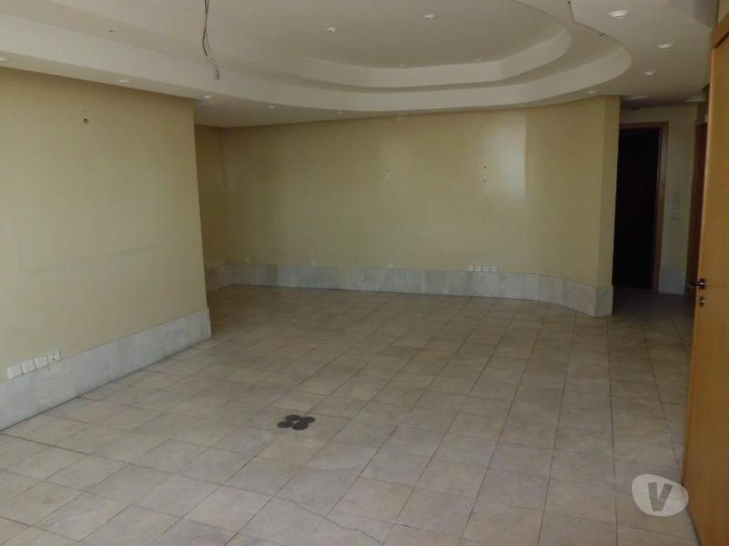 Aluguer Loja Porto - Fotos para Sala com WC e Cozinha equipada, junto Av. Boavista, estádio...