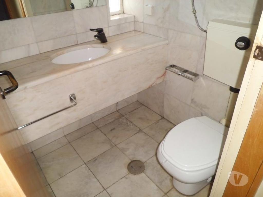 Aluguer Loja Porto - Fotos para Sala com WC e Cozinha equipada, junto Av. Boavista, estádio...