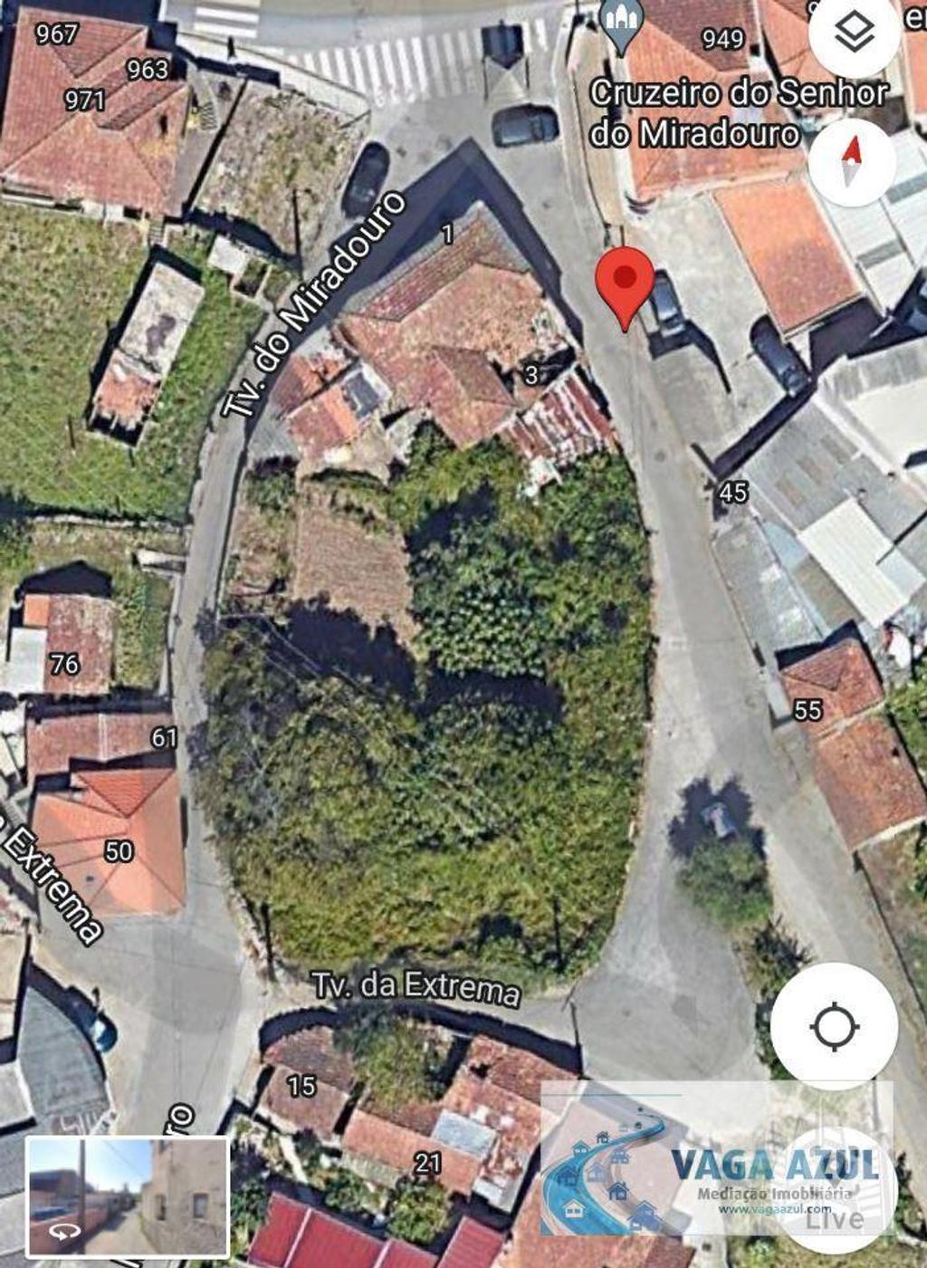 Apartamentos a venda Gondomar - Fotos para Casa de Gaveto para recuperar com Anexos e Quintal em S. Cosme -