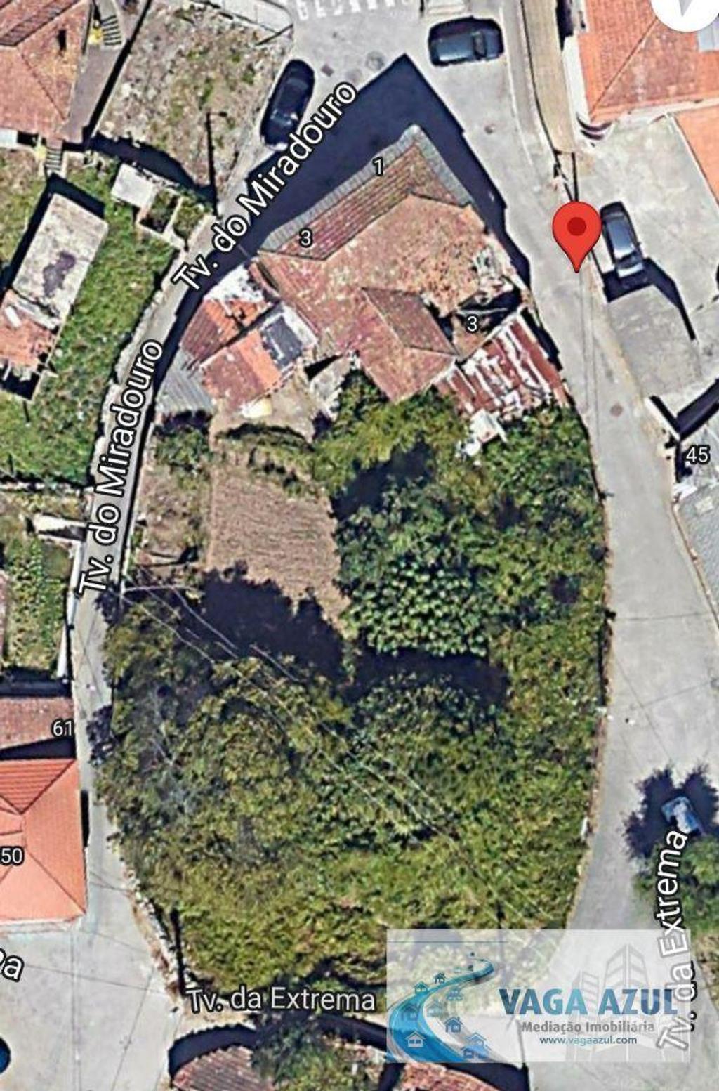 Apartamentos a venda Gondomar - Fotos para Casa de Gaveto para recuperar com Anexos e Quintal em S. Cosme -