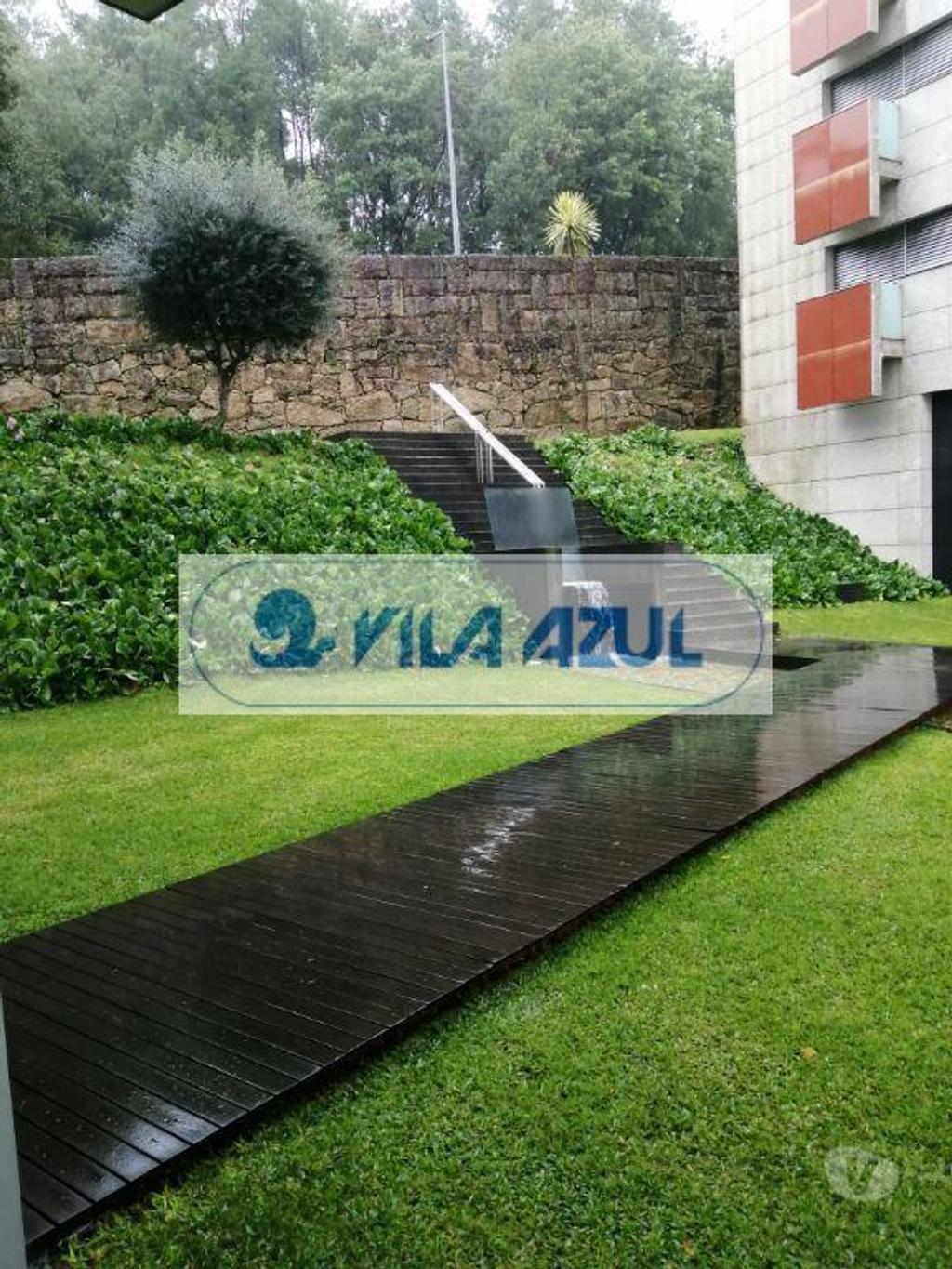 Apartamentos a venda Guimarães - Fotos para T4 em excelente condomínio fechado - box para 3 carros -