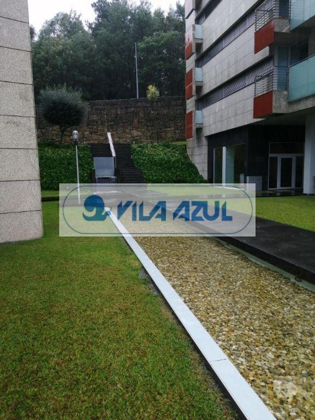 Apartamentos a venda Guimarães - Fotos para T4 em excelente condomínio fechado - box para 3 carros -