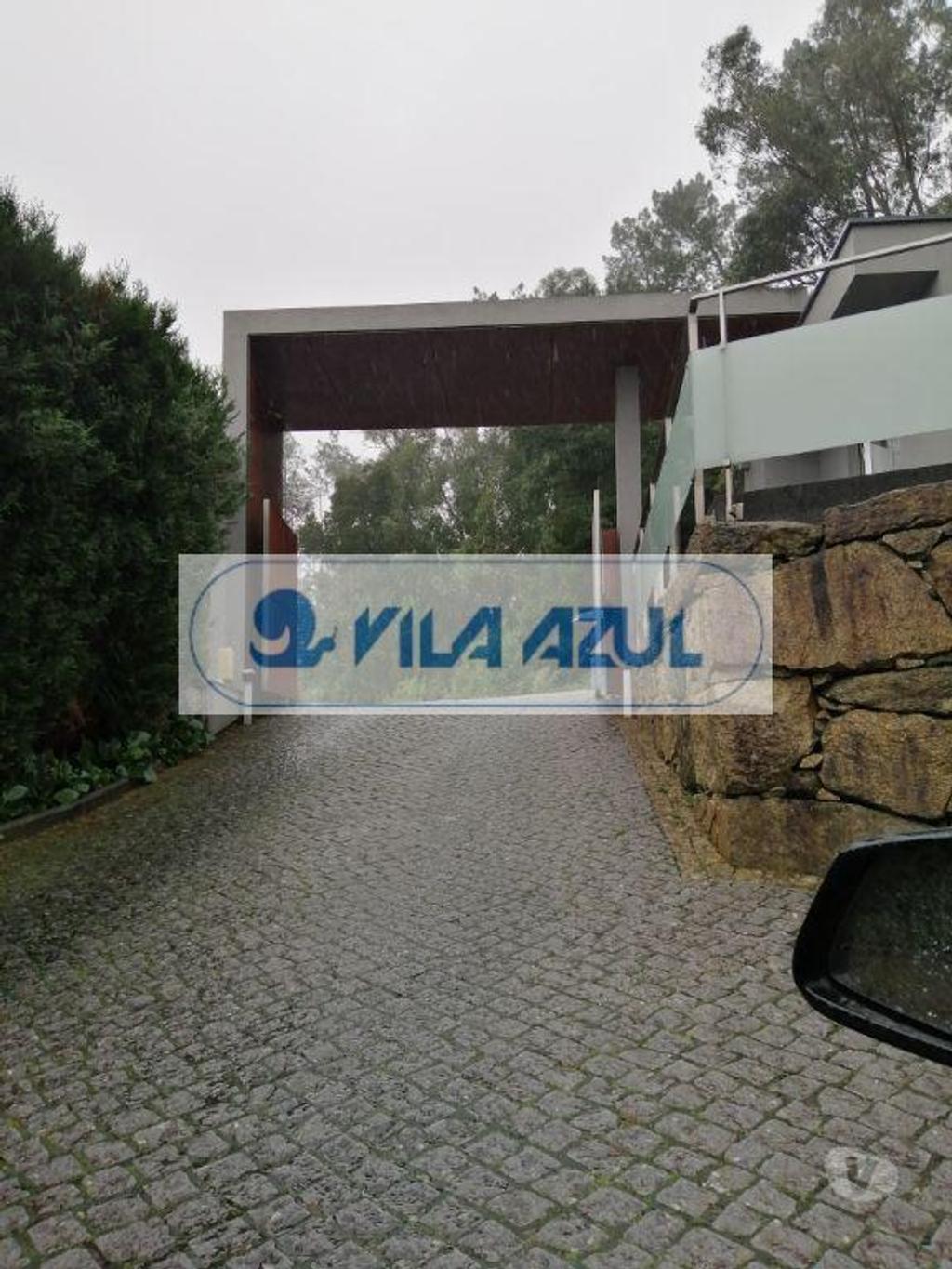 Apartamentos a venda Guimarães - Fotos para T4 em excelente condomínio fechado - box para 3 carros -