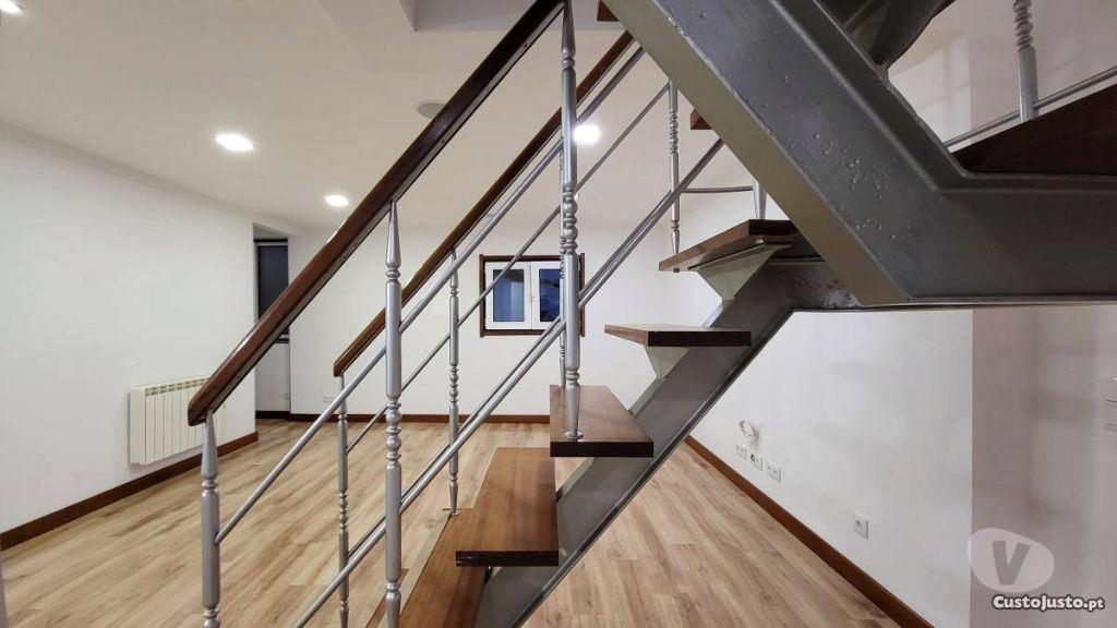Apartamentos a venda Vila Nova de Gaia - Fotos para Andar moradia T3 remodelado 500m estação comboio Aguda, praia