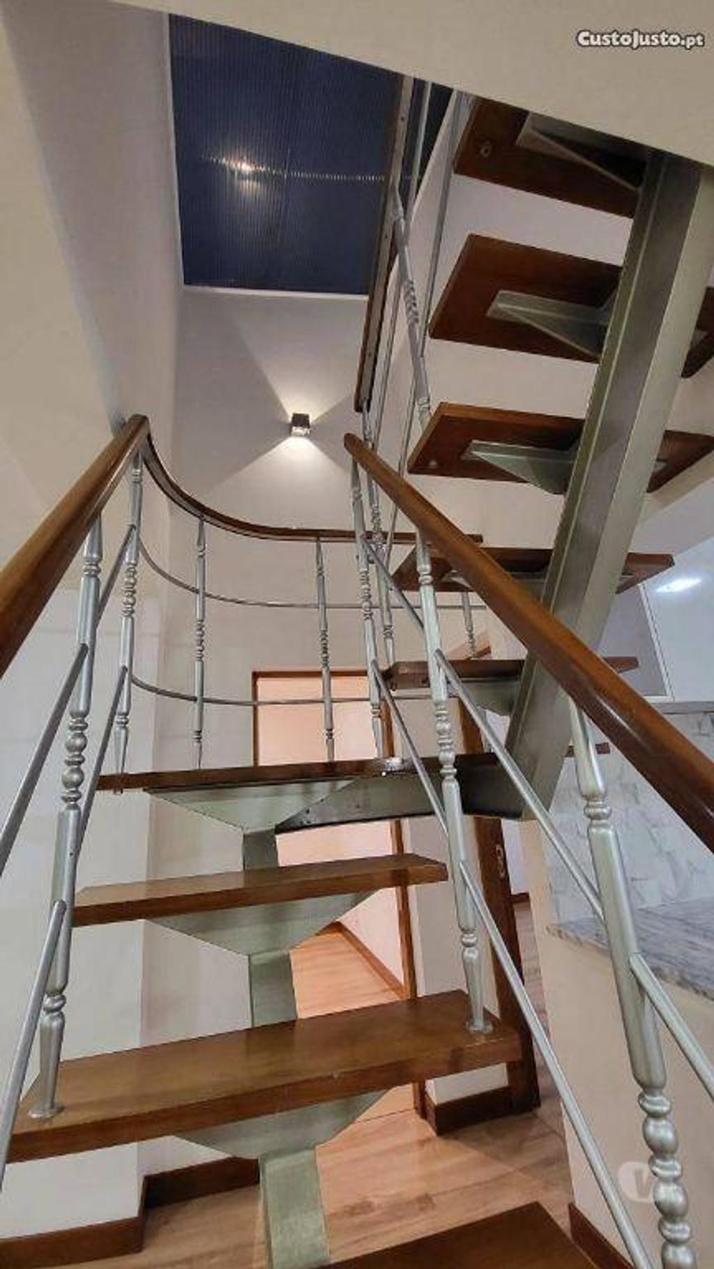 Apartamentos a venda Vila Nova de Gaia - Fotos para Andar moradia T3 remodelado 500m estação comboio Aguda, praia