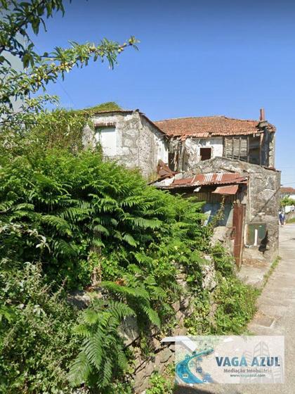 Terrenos - Fotos para Terreno p construção em altura com casa em ruínas em S.Cosme