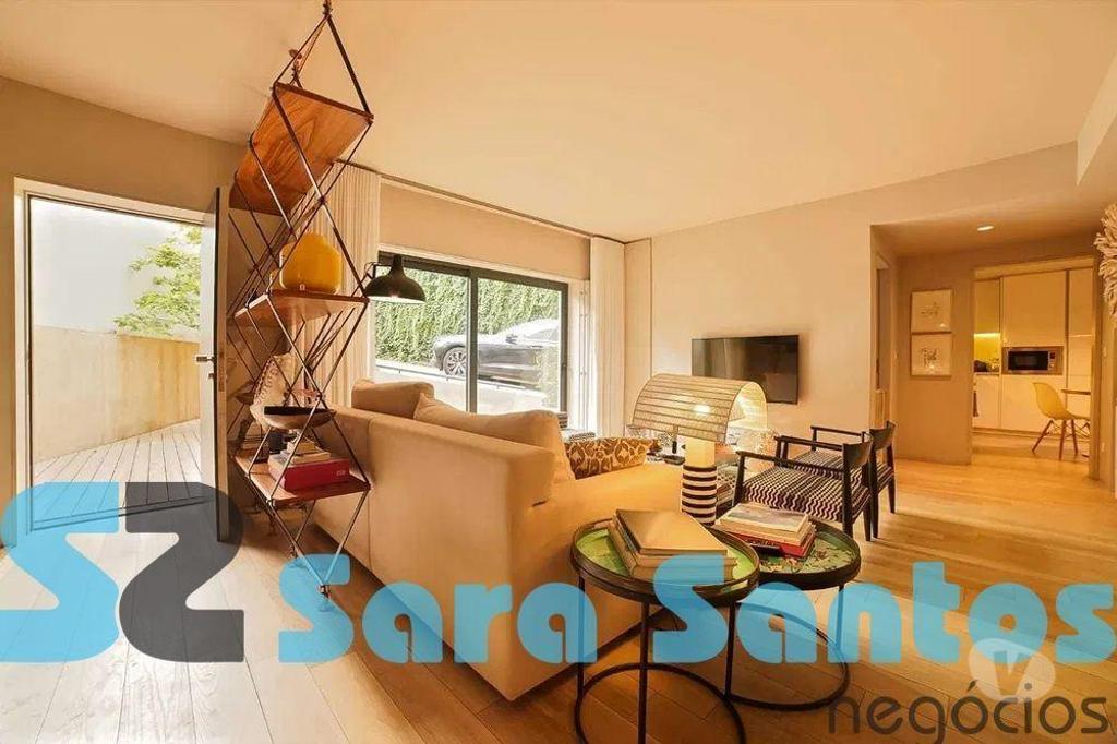 Apartamentos a venda Porto - Fotos para Andar-Moradia T2 DUPLEX COM 2 PÁTIOS, Mobilado-Porto (SS0228)