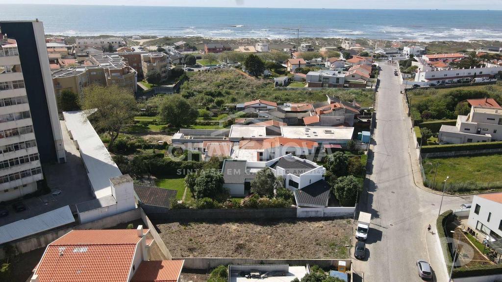 Terrenos Vila Nova de Gaia - Fotos para Terreno com 600m² para Construir a sua Moradia de Sonho a 4
