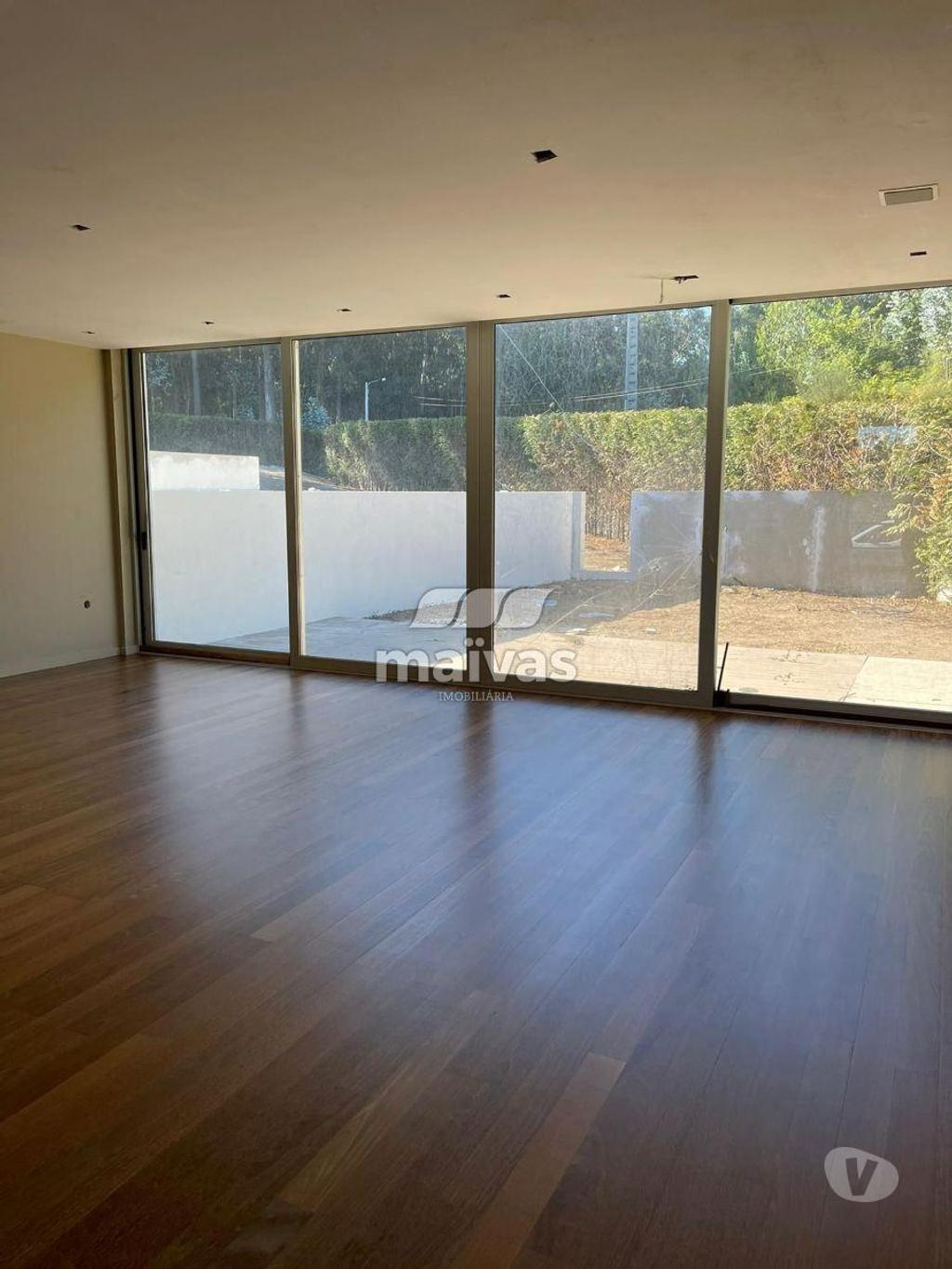 Apartamentos a venda Braga - Fotos para Braga-Moradia de Gaveto T3 em Tebosa, Braga (A008-0046B)