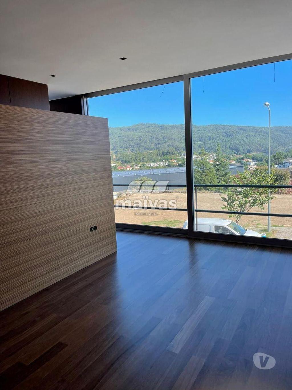 Apartamentos a venda Braga - Fotos para Braga-Moradia de Gaveto T3 em Tebosa, Braga (A008-0046B)