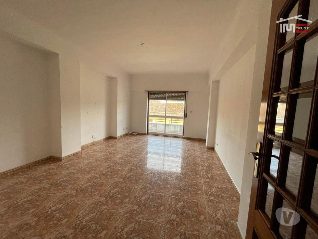 Apartamentos a venda Tomar - Fotos para Apartamento T3 Em Tomar Perto da Estação de Comboios (3-A-000094)