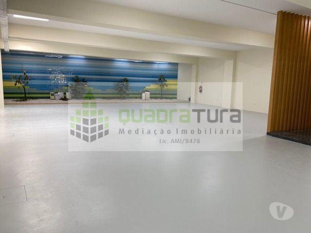Comprar Loja Porto - Fotos para LOJA C 410m2 num só piso (Rés-do-chão) Rua da Constituição...