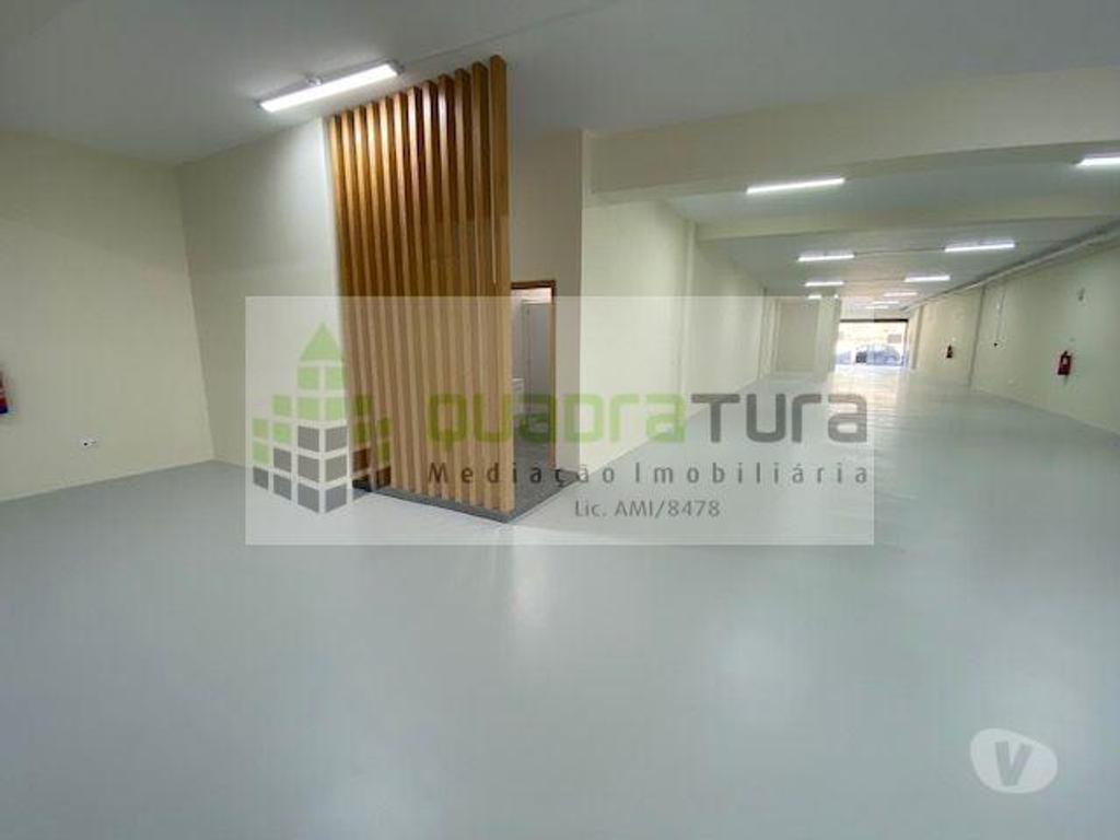 Comprar Loja Porto - Fotos para LOJA C 410m2 num só piso (Rés-do-chão) Rua da Constituição...