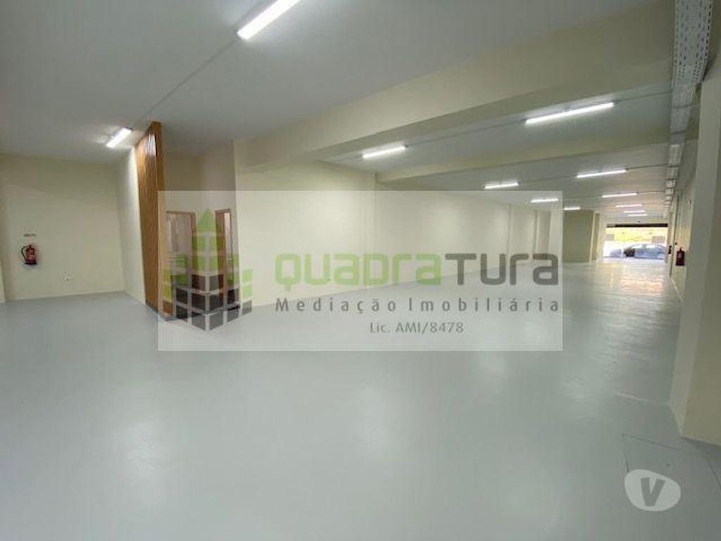 Comprar Loja Porto - Fotos para LOJA C 410m2 num só piso (Rés-do-chão) Rua da Constituição...