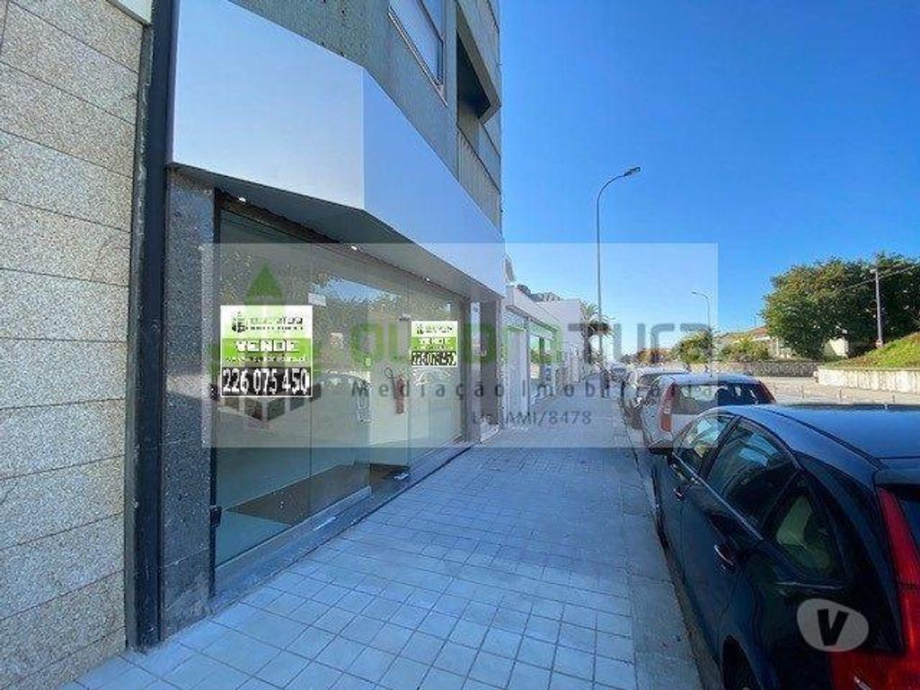 Comprar Loja Porto - Fotos para LOJA C 410m2 num só piso (Rés-do-chão) Rua da Constituição...