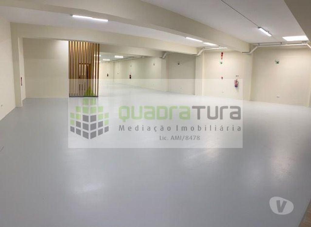 Comprar Loja Porto - Fotos para LOJA C 410m2 num só piso (Rés-do-chão) Rua da Constituição...