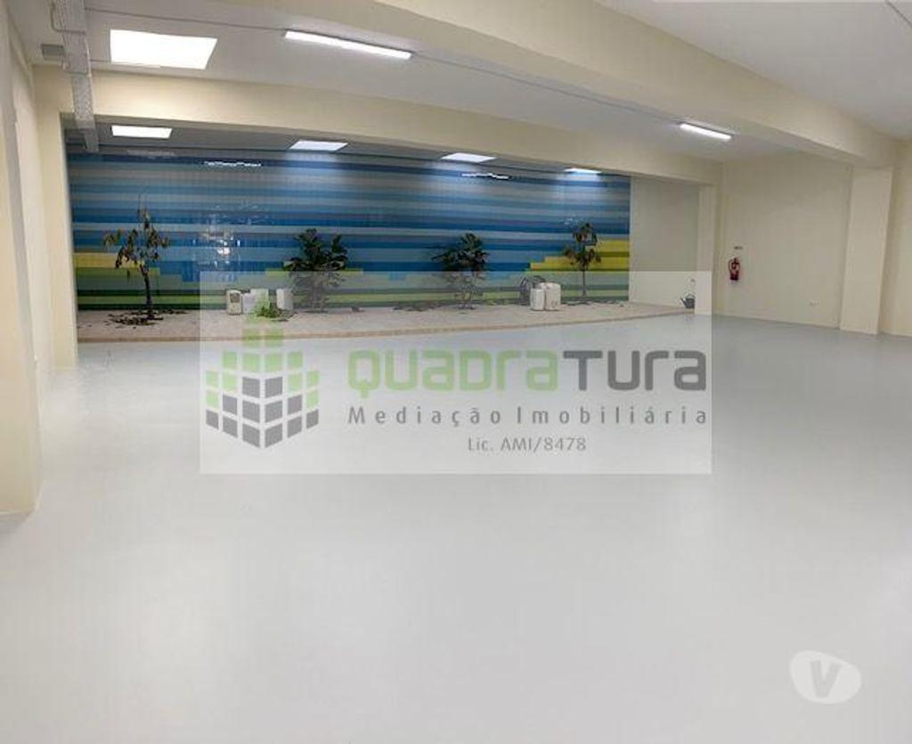 Comprar Loja Porto - Fotos para LOJA C 410m2 num só piso (Rés-do-chão) Rua da Constituição...