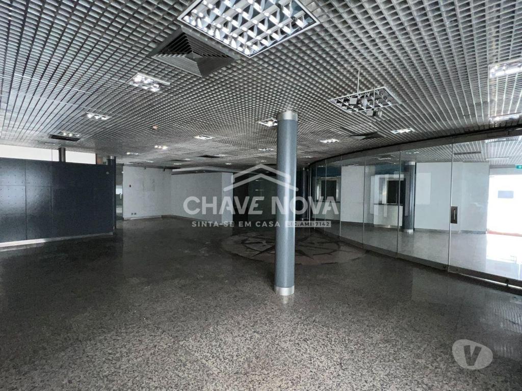 Comprar Loja Porto - Fotos para Estabelecimento Comercial de 4 frentes com 2 pisos e 3 casas...