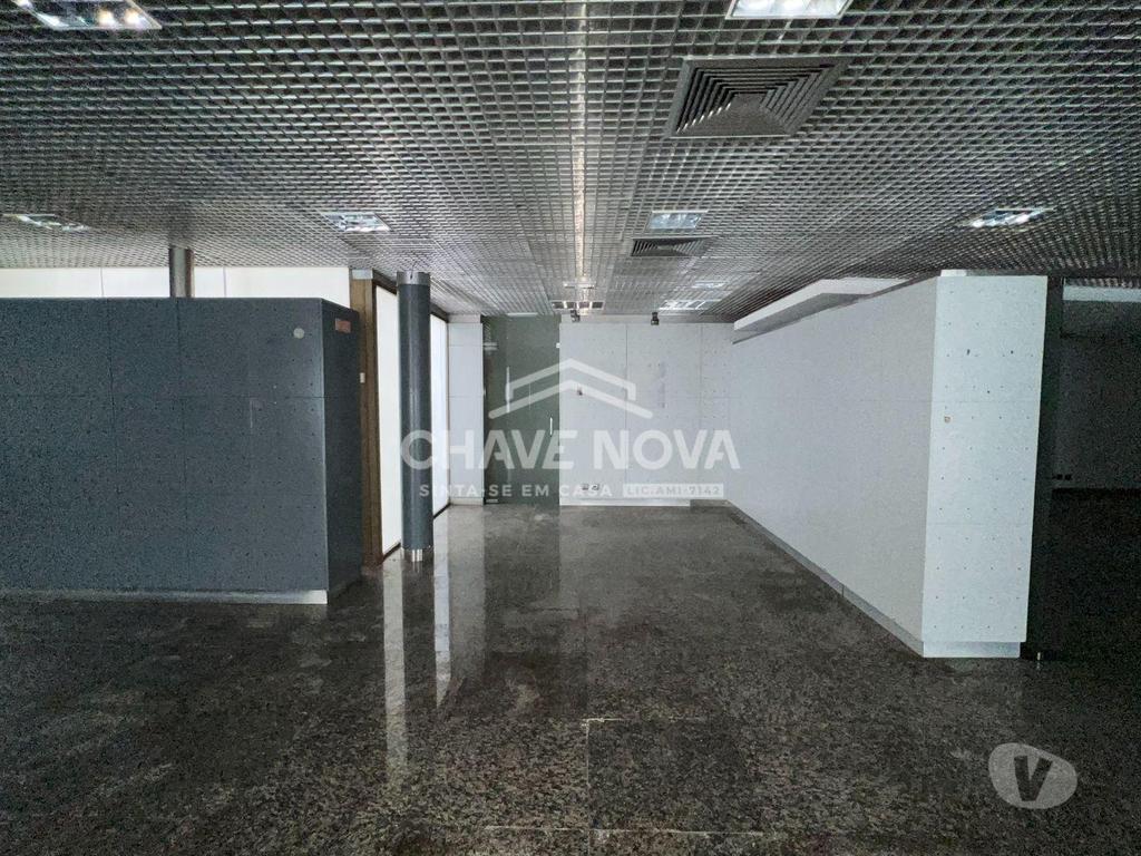 Comprar Loja Porto - Fotos para Estabelecimento Comercial de 4 frentes com 2 pisos e 3 casas...