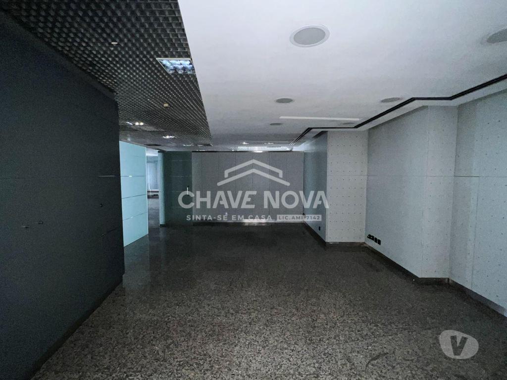 Comprar Loja Porto - Fotos para Estabelecimento Comercial de 4 frentes com 2 pisos e 3 casas...