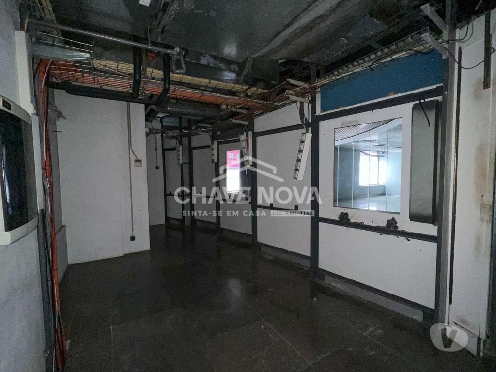 Comprar Loja Porto - Fotos para Estabelecimento Comercial de 4 frentes com 2 pisos e 3 casas...