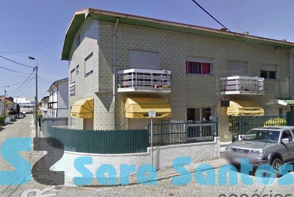 Apartamentos a venda Vila Nova de Gaia - Fotos para Moradia T4 C Logradouro e Comercio-Madalena (SS0427)