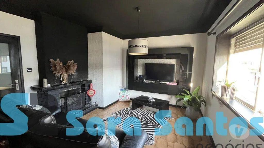 Apartamentos a venda Vila Nova de Gaia - Fotos para Moradia T4 C Logradouro e Comercio-Madalena (SS0427)