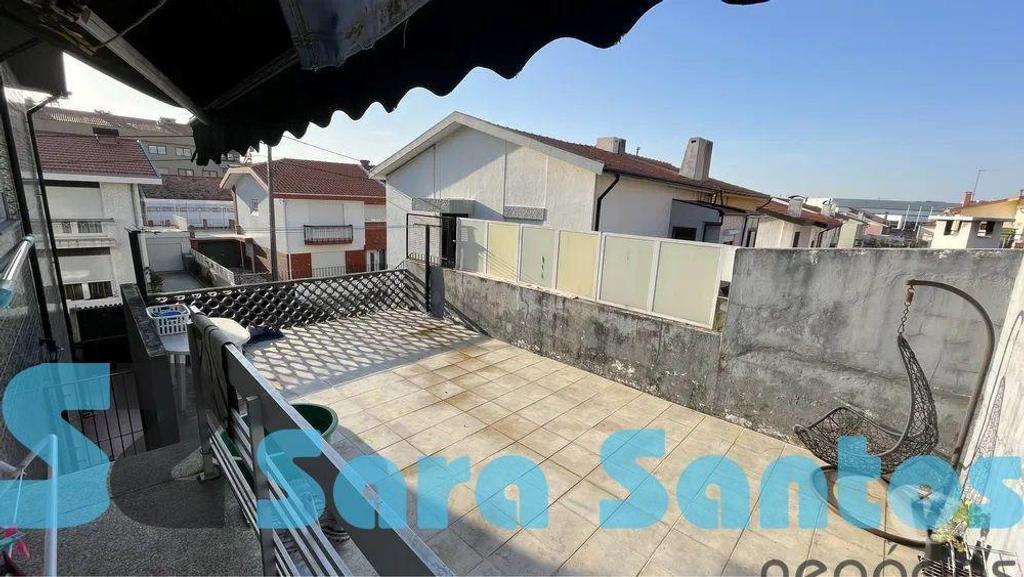 Apartamentos a venda Vila Nova de Gaia - Fotos para Moradia T4 C Logradouro e Comercio-Madalena (SS0427)