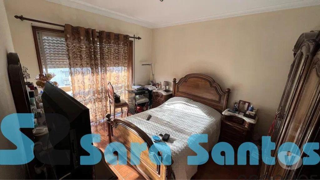 Apartamentos a venda Vila Nova de Gaia - Fotos para Moradia T4 C Logradouro e Comercio-Madalena (SS0427)