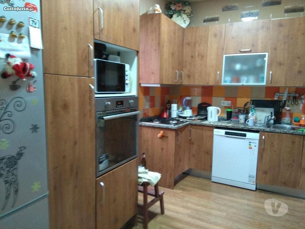 Apartamentos a venda Porto - Fotos para Porto-Excelente moradia em muito bom estado em paranhos (04029)