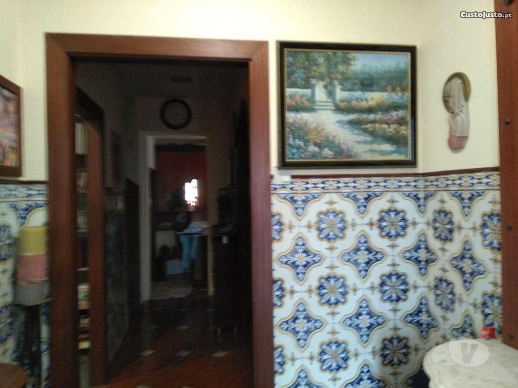 Apartamentos a venda Porto - Fotos para Porto-Excelente moradia em muito bom estado em paranhos (04029)