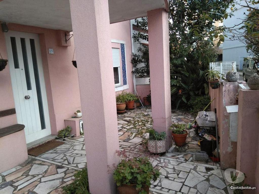 Apartamentos a venda Porto - Fotos para Porto-Excelente moradia em muito bom estado em paranhos (04029)