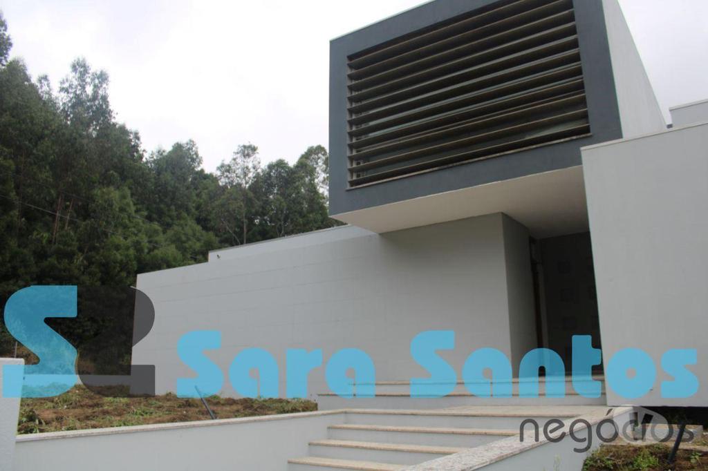 Apartamentos a venda Vila Nova de Gaia - Fotos para Moradia T3+1 Isolada Nova com Piscina junto N1- Gaia (SS0456)