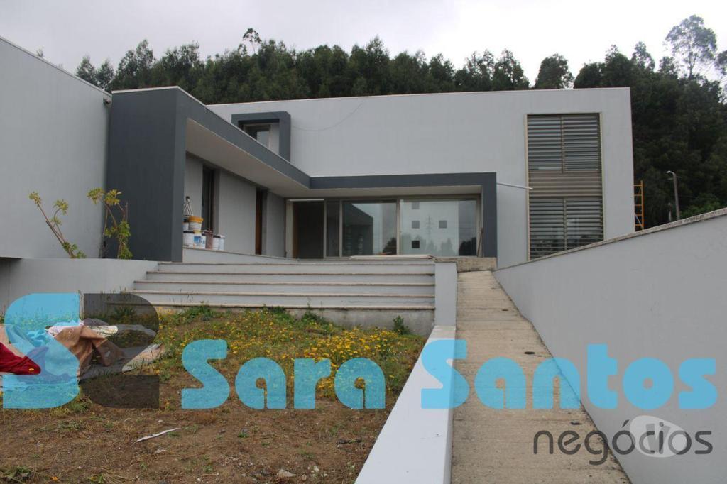 Apartamentos a venda Santa Maria da Feira - Fotos para Moradia T3+1 Isolada Nova com Piscina junto N1- Gaia (SS0457)