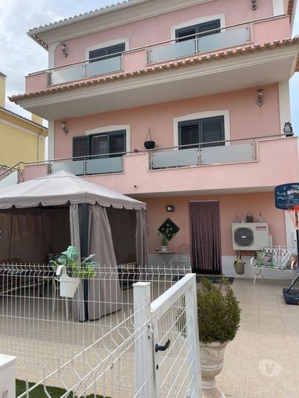 Apartamentos para vender - Fotos para Setubal-Moradia Isolada em Rua Vale Ana Gomes Setúbal (243)